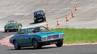 Autodrome Héritage Festival 2012 - Aston Martin DBS vert 3/4 avant droit