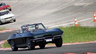 Autodrome Héritage Festival 2012 - Chevrolet Corvette C2 Cabriolet vert 3/4 avant droit