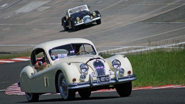 Autodrome Héritage Festival 2012 - Jaguar XK120 blanc 3/4 avant droit