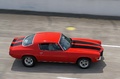 Autodrome Héritage Festival 2013 - Chevrolet Camaro rouge filé vue de haut