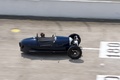 Autodrome Héritage Festival 2013 - Morgan 3-Wheeler bleu filé vue de haut