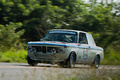 BMW 2002, blanc, action profil gch