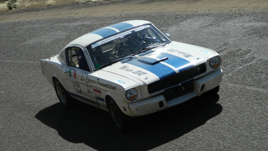 Ford Mustang, blanc, action plongée