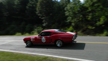 Ford Mustang, rouge, action 3-4 arg