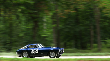 Chantilly Arts & Elégance 2015 - Ferrari bleu filé