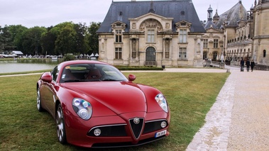 Chantilly Arts & Elégance 2016 - Alfa Romeo 8C Competizione rouge 3/4 avant droit