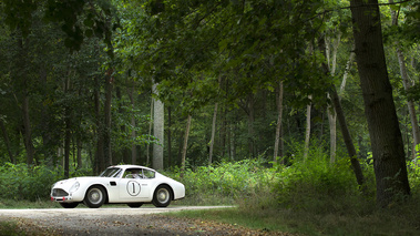 Chantilly Arts & Elégance 2016 - Aston Martin DB4 GT Zagato blanc 3/4 avant gauche