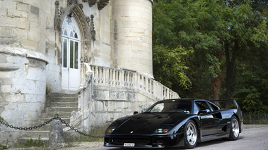 Chantilly Arts & Elégance 2016 - Ferrari F40 noir 3/4 avant gauche