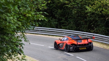 Chantilly Arts & Elégance 2016 - McLaren P1 GTR orange mate 3/4 arrière gauche vue de haut