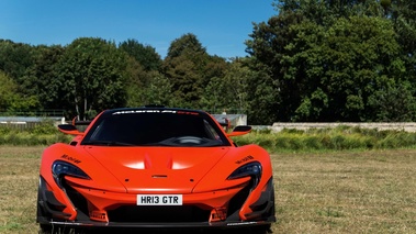 Chantilly Arts & Elégance 2016 - McLaren P1 GTR orange mate face avant