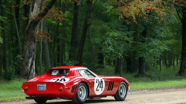 Chantilly Arts & Elégance 2017 - Ferrari 250 GTO rouge 3/4 arrière droit 2