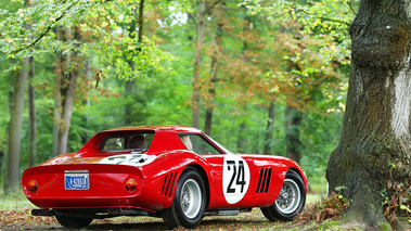 Chantilly Arts & Elégance 2017 - Ferrari 250 GTO rouge 3/4 arrière droit 3