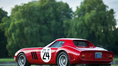 Chantilly Arts & Elégance 2017 - Ferrari 250 GTO rouge 3/4 arrière gauche