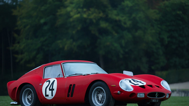 Chantilly Arts & Elégance 2017 - Ferrari 250 GTO rouge 3/4 avant droit