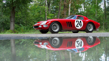 Chantilly Arts & Elégance 2017 - Ferrari 250 GTO rouge 3/4 avant gauche