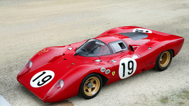 Chantilly Arts & Elégance 2017 - Ferrari 312P rouge 3/4 avant gauche vue de haut