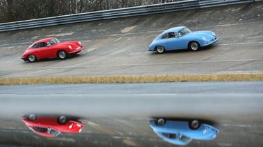 Coupes de Printemps 2015 - Porsche 356 bleu & 356 rouge 3/4 avant droit