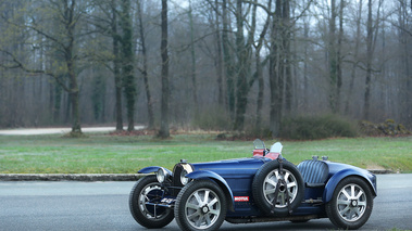 Coupes de Printemps 2016 - Bugatti Type 51 bleu 3/4 avant gauche