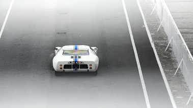 Coupes de Printemps 2016 - Ford GT40 blanc face arrière vue de haut