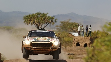 Datsun 240Z action face, jump
