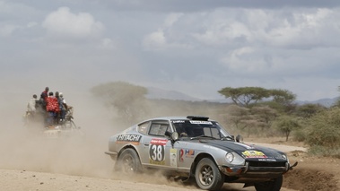 Datsun 240Z grise, action 3-4 avd