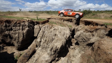 Ford Capri orange, action, profil drt