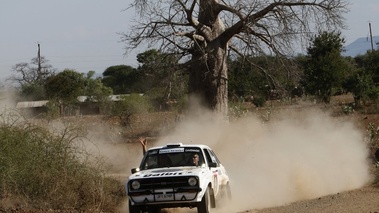Ford Escort blanche, action baobab pdc
