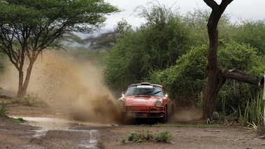 Bjorn Waldegaard, Porsche 911, rouge, action 3-4 avg