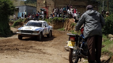 Mario Kravos, Mercedes 500 SL, action 3-4 avg, village