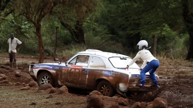 Mark Bentley, Ford Escort Mk1, bleu, action bourbier 3-4 arg