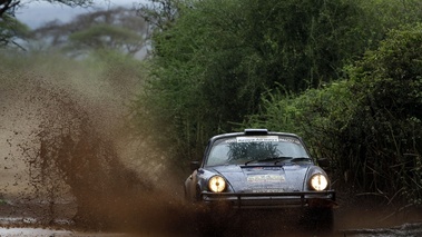 Travis Pastrana, Datsun 240z, bourbier action face