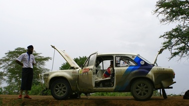 Ford Escort, blanc+bleu, assistance, profil gch