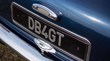 God Save The Car 2018 - Aston Martin DB4 GT bleu plaque