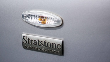 God Save The Car 2018 - Jaguar XKR Strastone gris logo aile avant