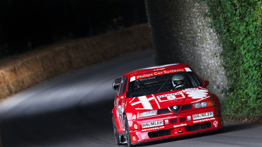 Goodwood Festival of Speed 2017 - Alfa Romeo 155 DTM rouge 3/4 avant droit penché