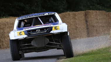 Goodwood Festival of Speed 2017 - Mazda blanc/violet face avant