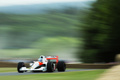 Goodwood Festival of Speed 2017 - McLaren F1 blanc/orange 3/4 avant gauche filé