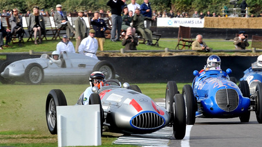 Mercedes flèche d'argent, grise action  sortie, John Surtees