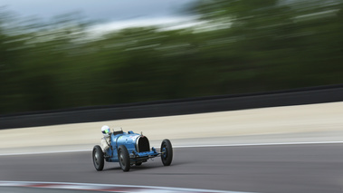 Grand Prix de l'Age d'Or 2016 - Bugatti Type 35 bleu 3/4 avant droit filé