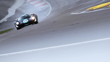 Grand Prix de l'Age d'Or 2016 - Lola T70 noir/bleu face avant penché