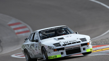 Grand Prix de l'Age d'Or 2016 - Porsche 944 blanc 3/4 avant droit penché