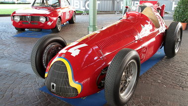 Grand Prix de Montreux 2012 - Alfa Romeo rouge 3/4 avant gauche