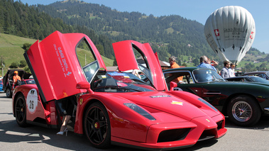 Grand Prix de Montreux 2012 - Ferrari Enzo rouge 3/4 avant droit portes ouvertes