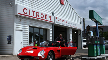 GTO Tour 2012 - Ferrari 250 GTO rouge 3/4 avant gauche portes ouvertes