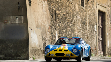 GTO Tour 2017 - Ferrari 250 GTO bleu/jaune 3/4 avant gauche