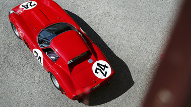 GTO Tour 2017 - Ferrari 250 GTO rouge 3/4 arrière gauche vue de haut