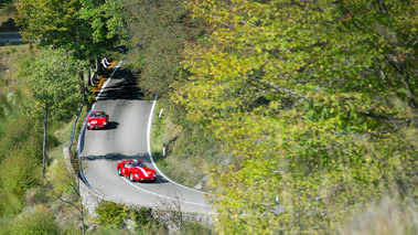 GTO Tour 2017 - Ferrari 250 GTO rouge/blanc 3/4 avant droit vue de haut