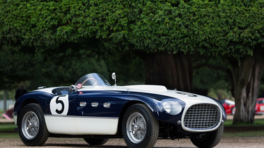 Hampton Court Palace Concours of Elegance 2017 - Ferrari blanc/bleu 3/4 avant droit