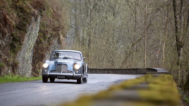 Aston Martin DB2-4, bleu, actin face