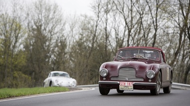 Aston Martin DB2-4, bordeau, action, 356 pdc